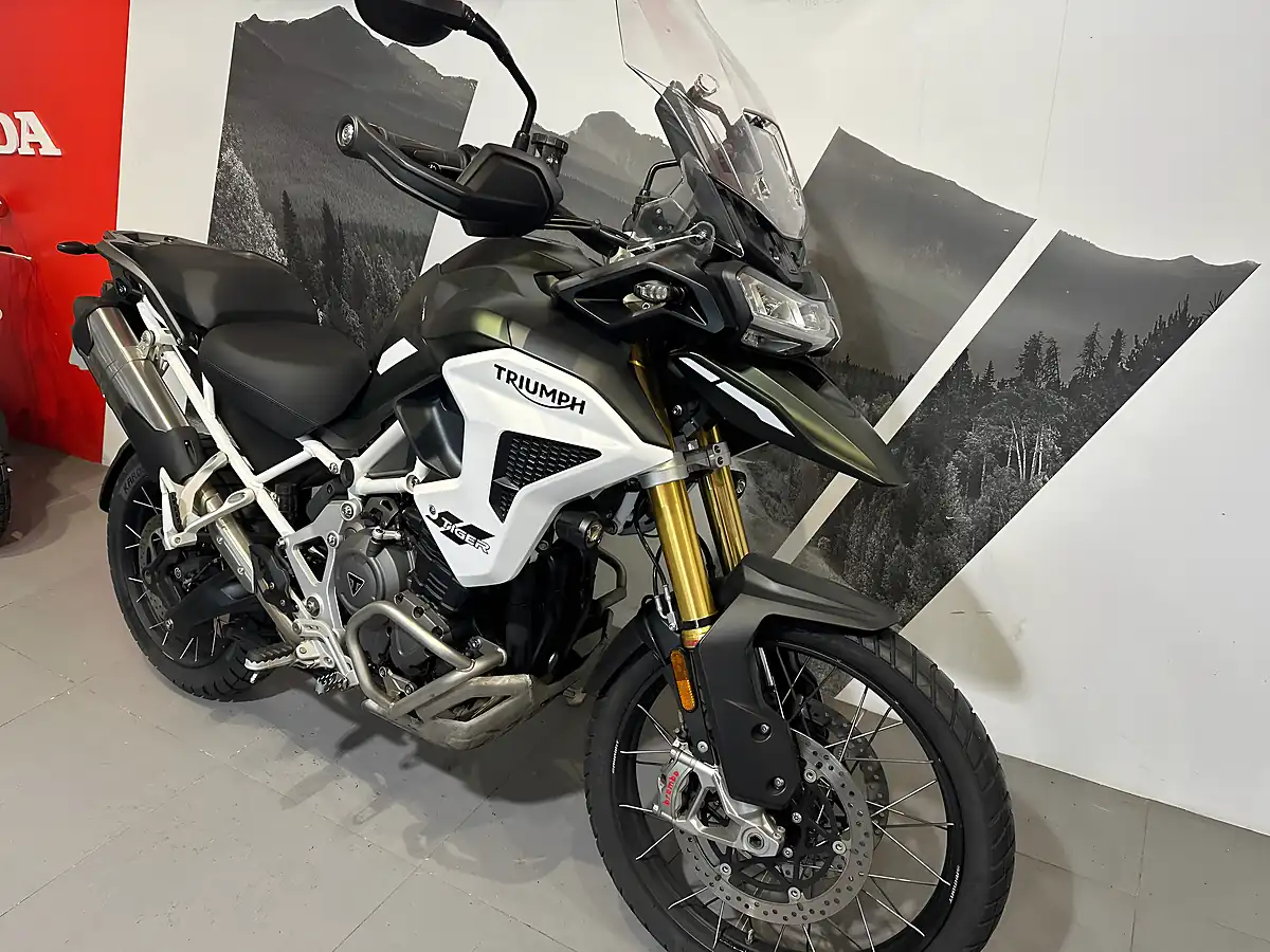 Used 2022 Triumph Tiger 1200 Rally Pro Matte Green - Interior and Exterior details 4