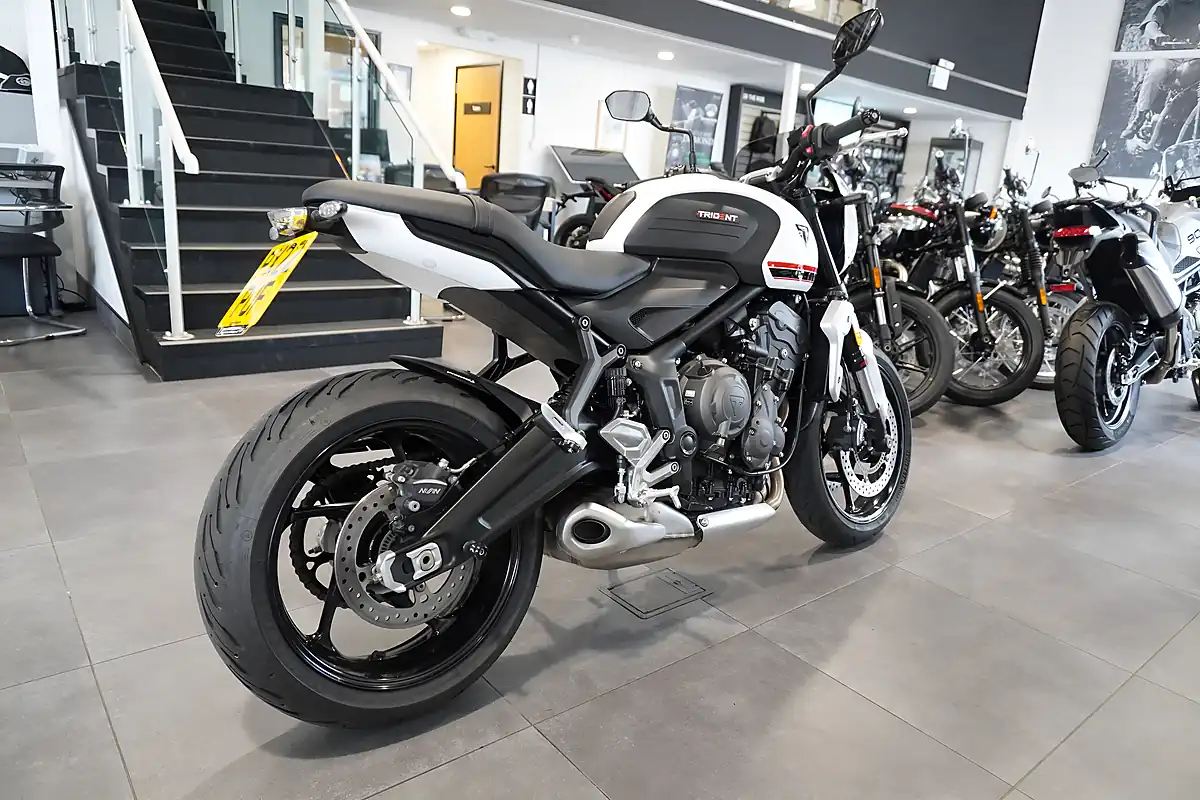 Used 2022 Triumph Trident 660 White Metallic - Interior and Exterior details 5