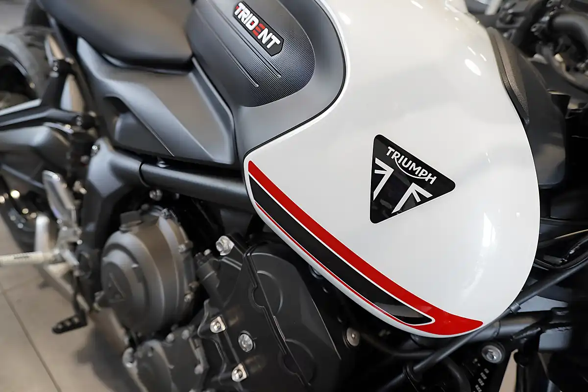 Used 2022 Triumph Trident 660 White Metallic - Interior and Exterior details 9