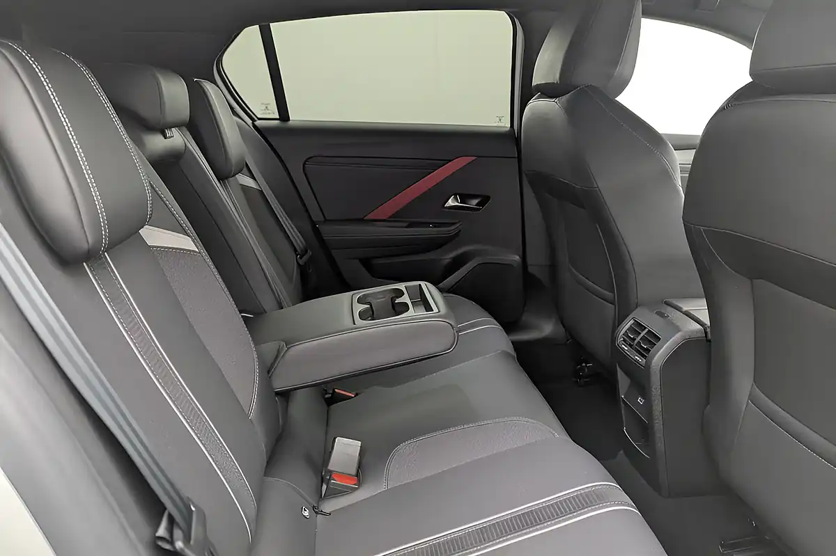 Used 2022 Vauxhall Astra Gs Line White - Interior and Exterior details 16