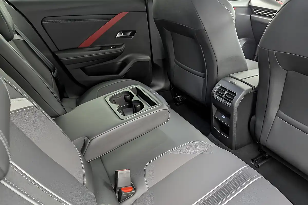Used 2022 Vauxhall Astra Gs Line White - Interior and Exterior details 17