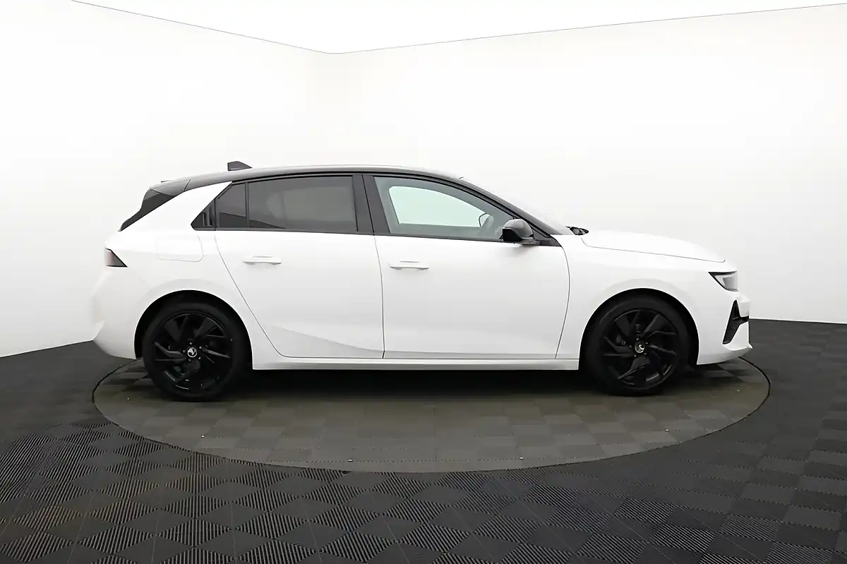 Used 2022 Vauxhall Astra Gs Line White - Interior and Exterior details 3