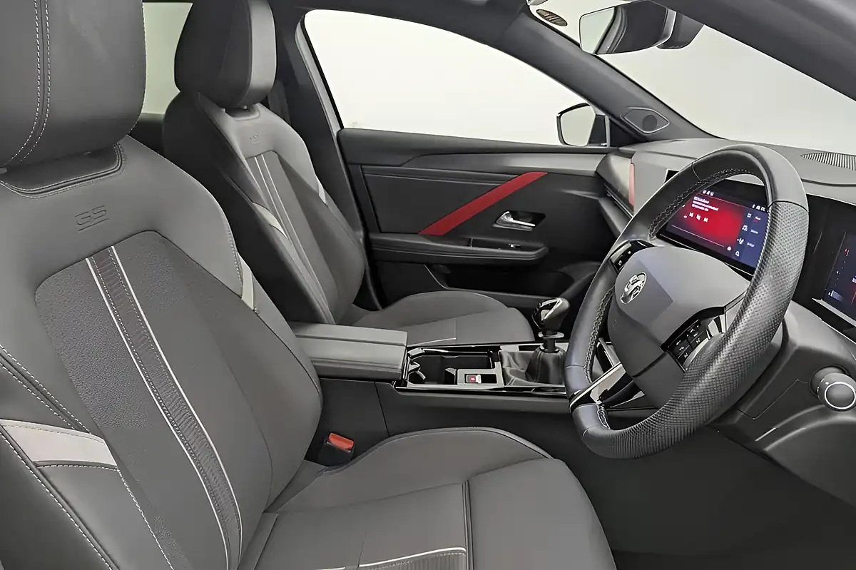 Used 2022 Vauxhall Astra Gs Line White - Interior and Exterior details 4