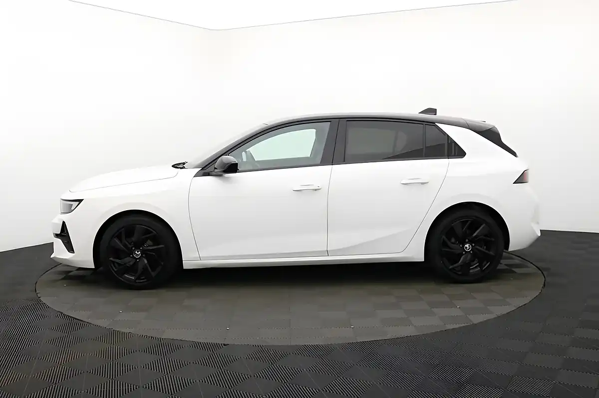 Used 2022 Vauxhall Astra Gs Line White - Interior and Exterior details 8
