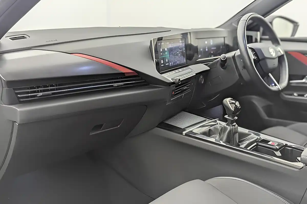 Used 2022 Vauxhall Astra Gs Line White - Interior and Exterior details 11