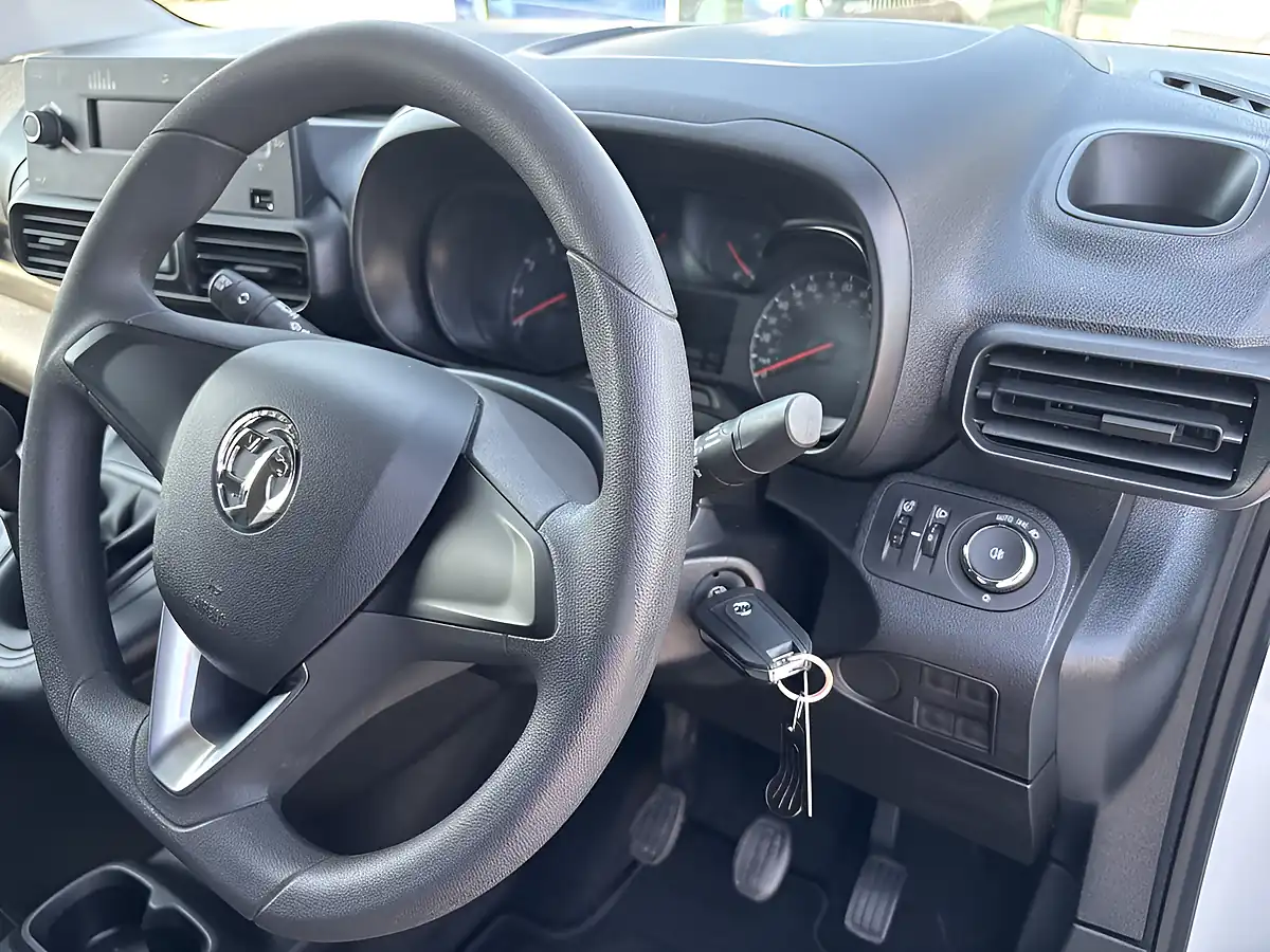 Used 2022 Vauxhall Combo 2000 Edition White - Interior and Exterior details 10