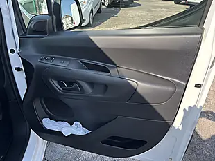 Used 2022 Vauxhall Combo 2000 Edition White - Interior and Exterior details 11