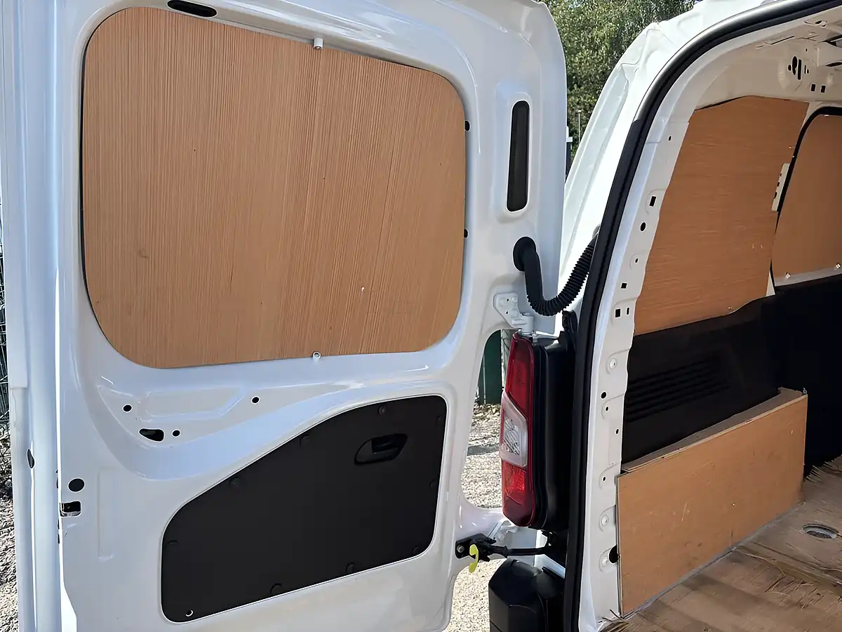 Used 2022 Vauxhall Combo 2000 Edition White - Interior and Exterior details 12