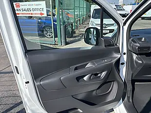 Used 2022 Vauxhall Combo 2000 Edition White - Interior and Exterior details 16