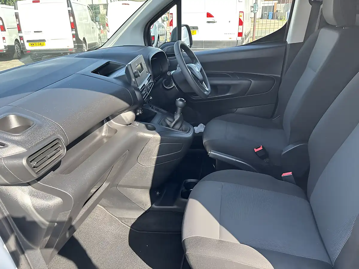 Used 2022 Vauxhall Combo 2000 Edition White - Interior and Exterior details 19