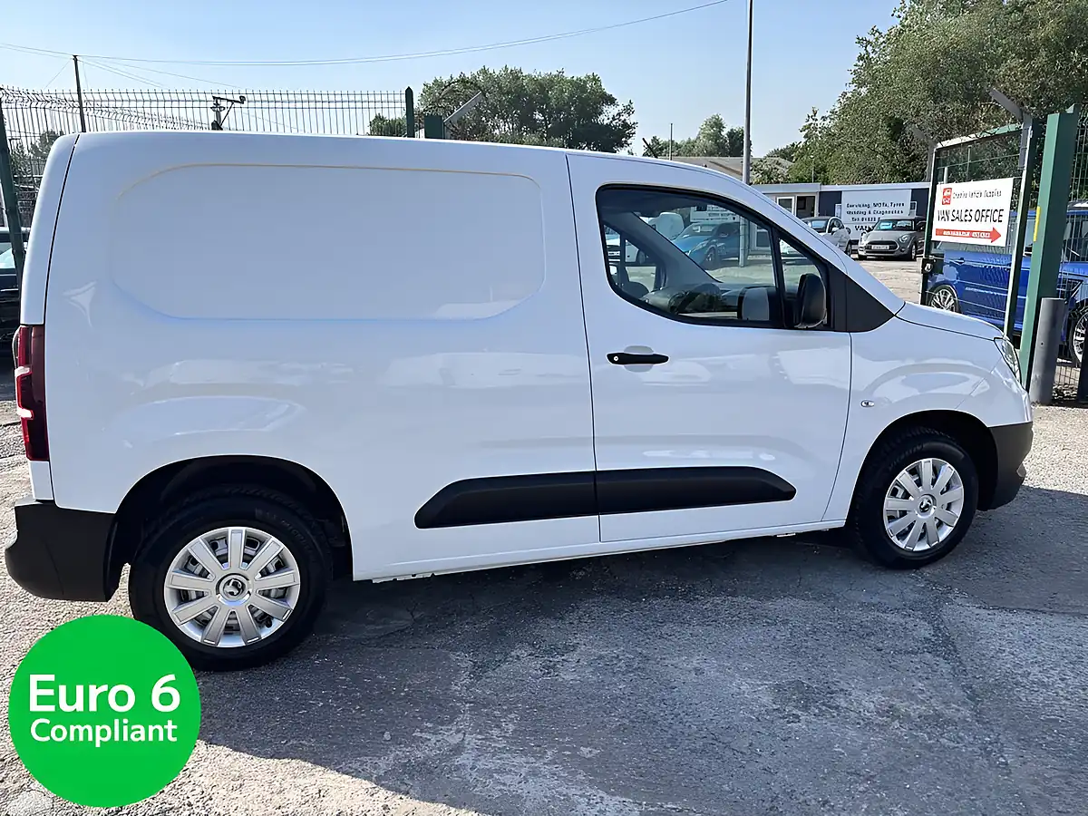 Used 2022 Vauxhall Combo 2000 Edition White - Interior and Exterior details 4