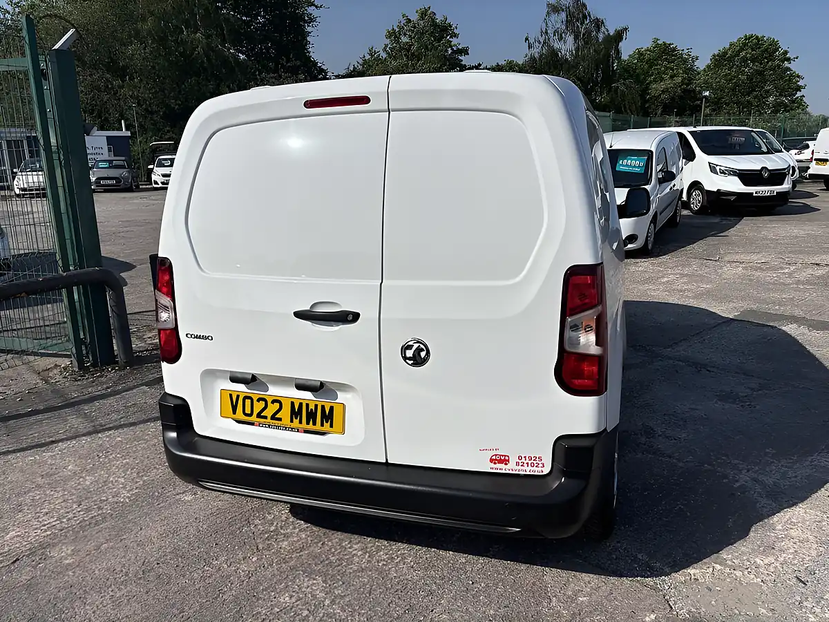Used 2022 Vauxhall Combo 2000 Edition White - Interior and Exterior details 5
