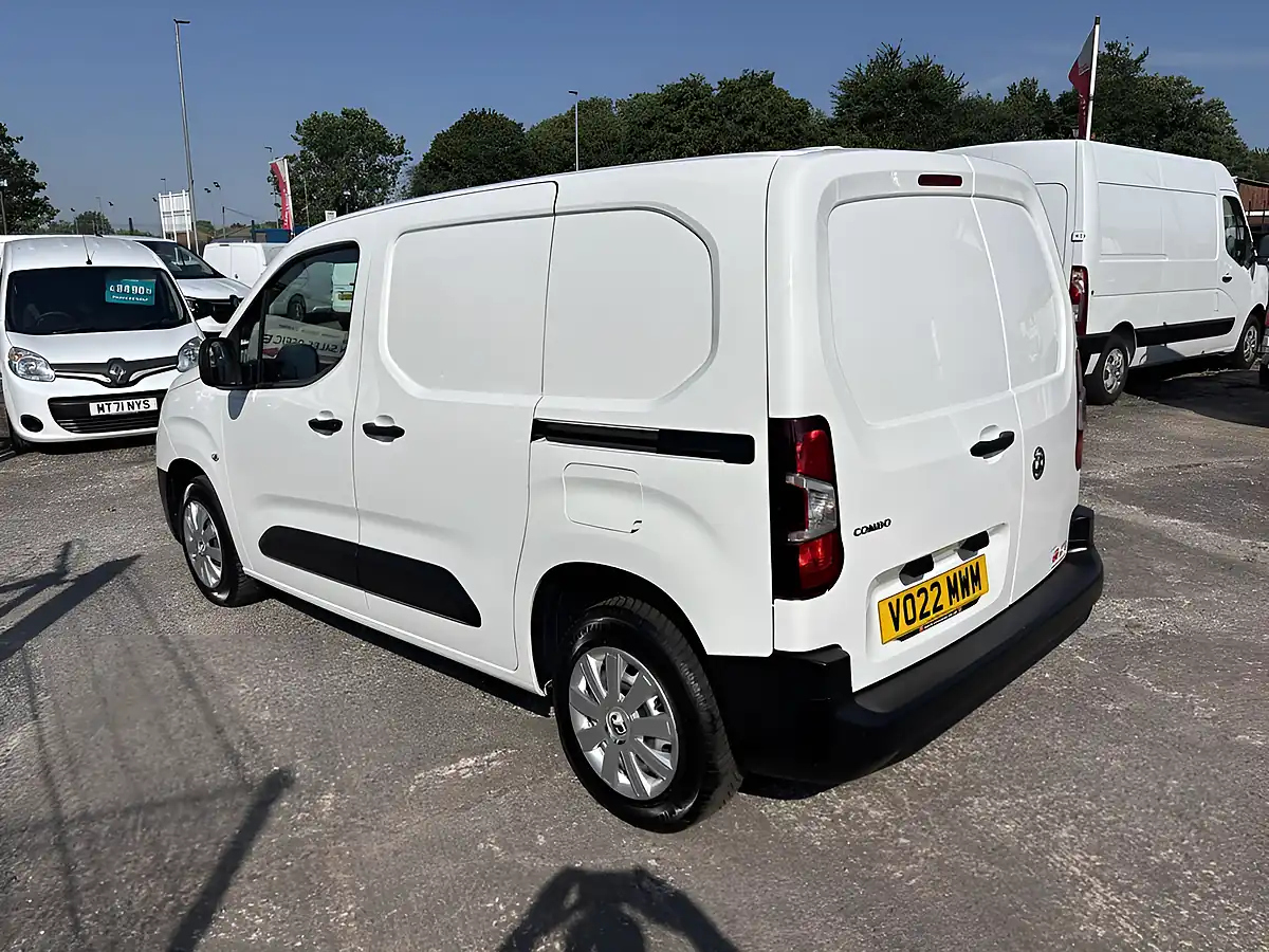 Used 2022 Vauxhall Combo 2000 Edition White - Interior and Exterior details 6