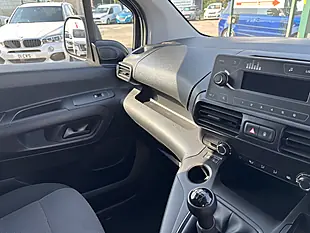 Used 2022 Vauxhall Combo 2000 Edition White - Interior and Exterior details 9