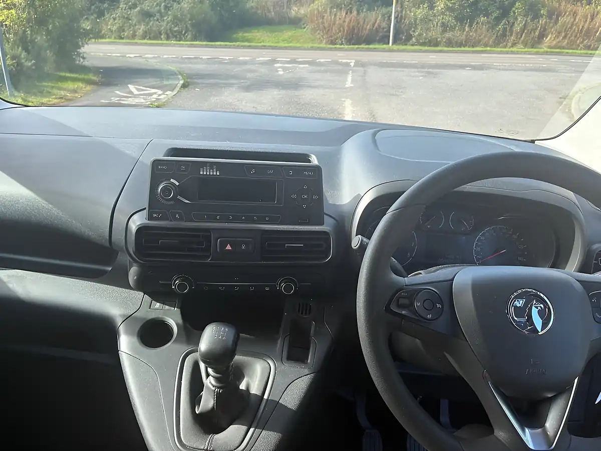 Used 2022 Vauxhall Combo Dynamic Grey - Interior and Exterior details 10