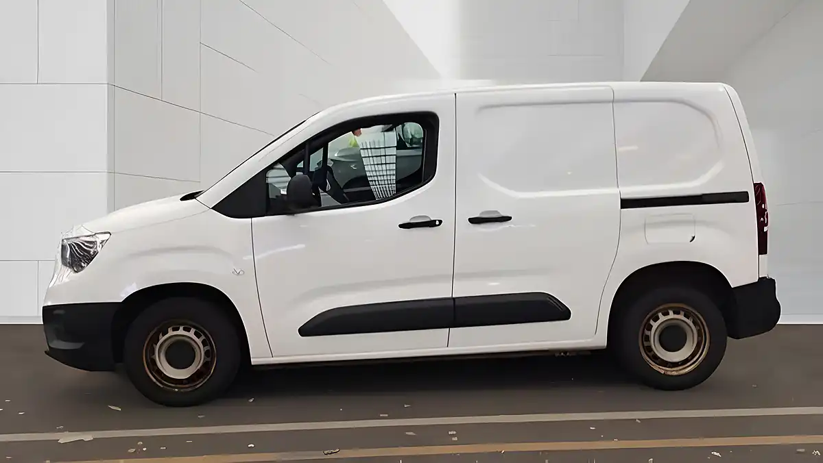 Used 2022 Vauxhall Combo Dynamic White - Interior and Exterior details 6