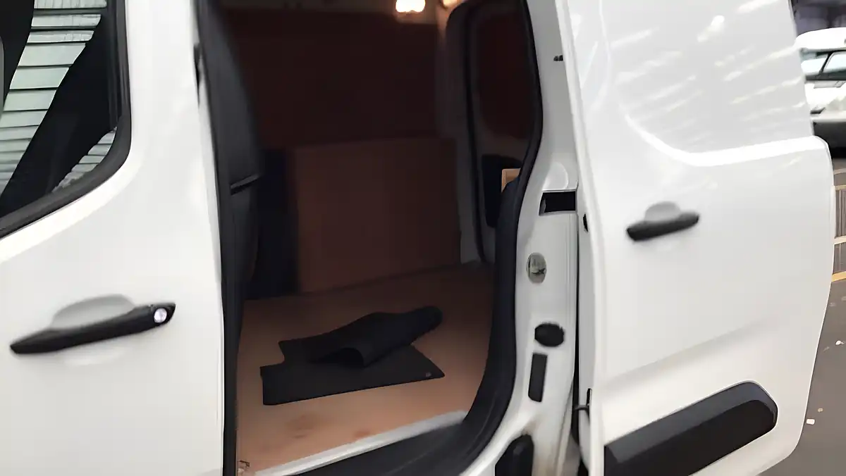 Used 2022 Vauxhall Combo Dynamic White - Interior and Exterior details 8