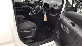 Used 2022 Vauxhall Combo Dynamic White - Interior and Exterior details 9