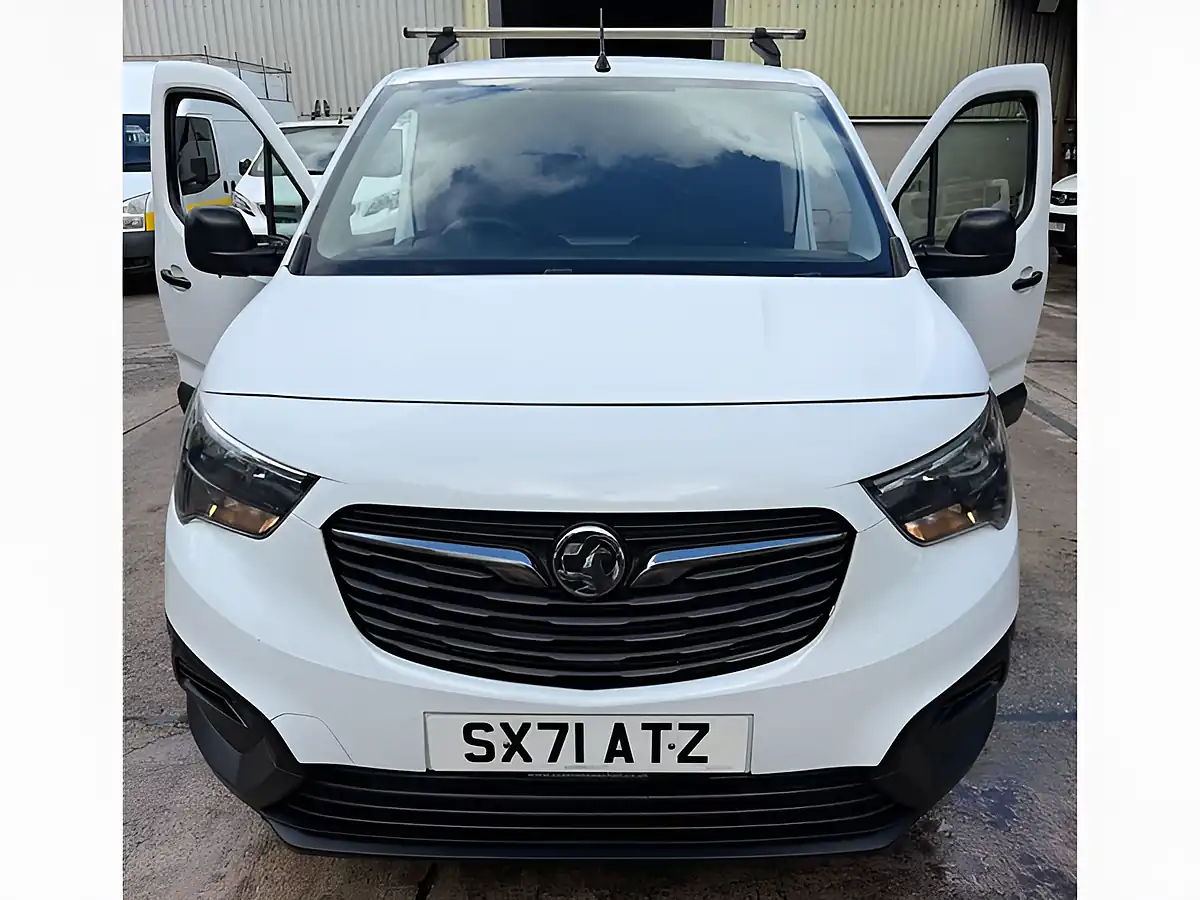 Used 2022 Vauxhall Combo Dynamic White - Interior and Exterior details 13