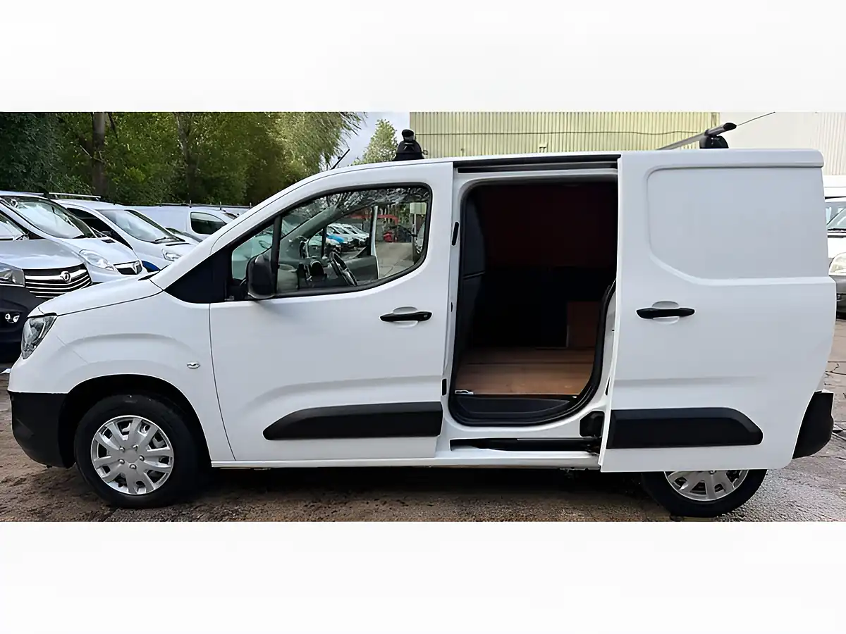Used 2022 Vauxhall Combo Dynamic White - Interior and Exterior details 14