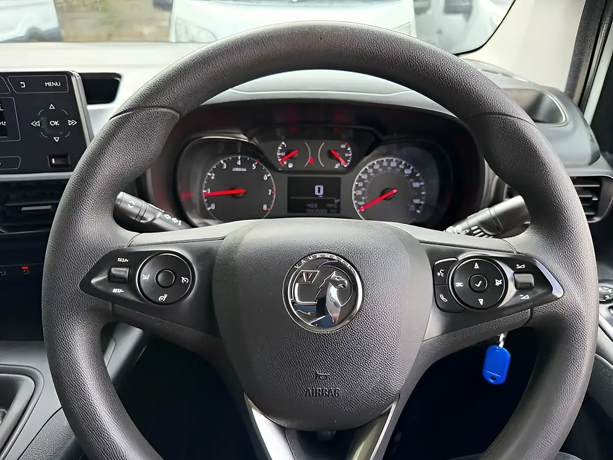Used 2022 Vauxhall Combo Dynamic White - Interior and Exterior details 15