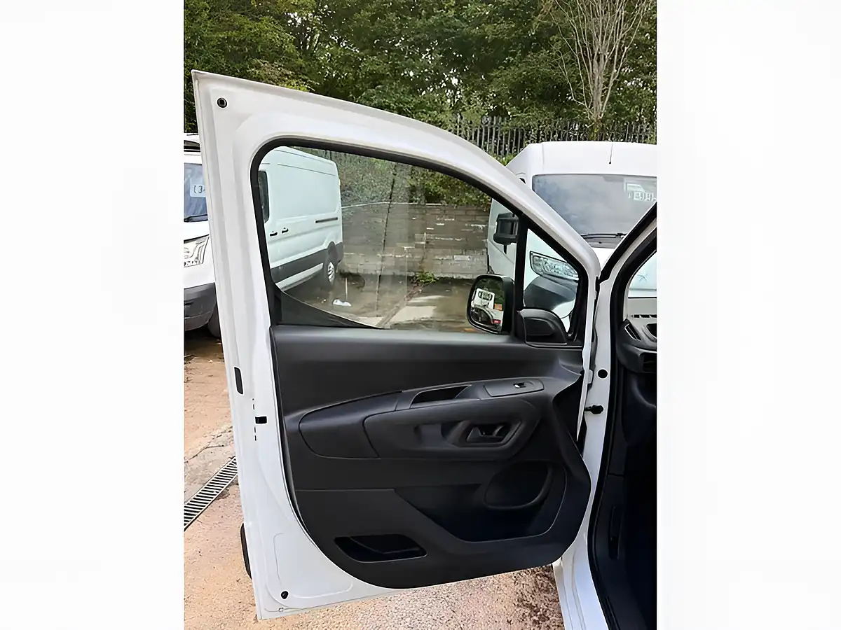 Used 2022 Vauxhall Combo Dynamic White - Interior and Exterior details 18