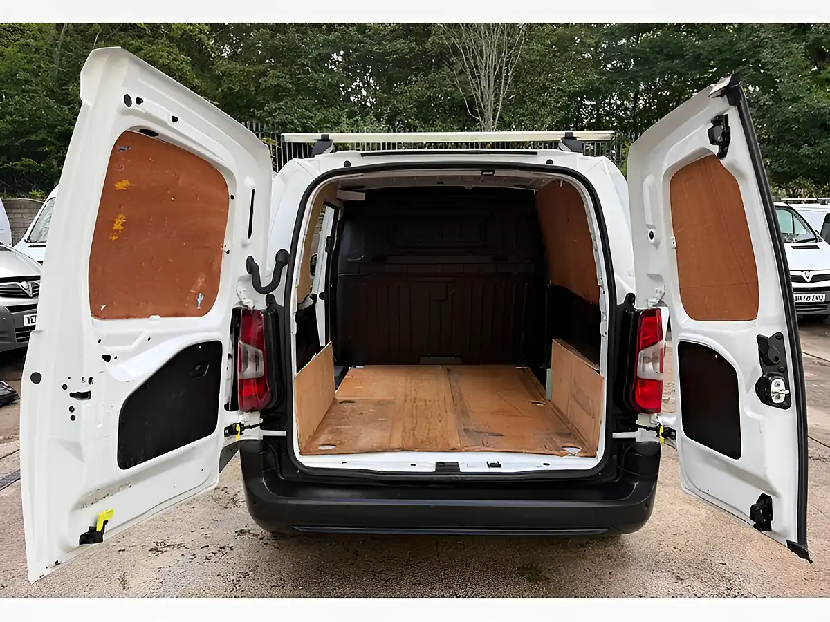 Used 2022 Vauxhall Combo Dynamic White - Interior and Exterior details 19