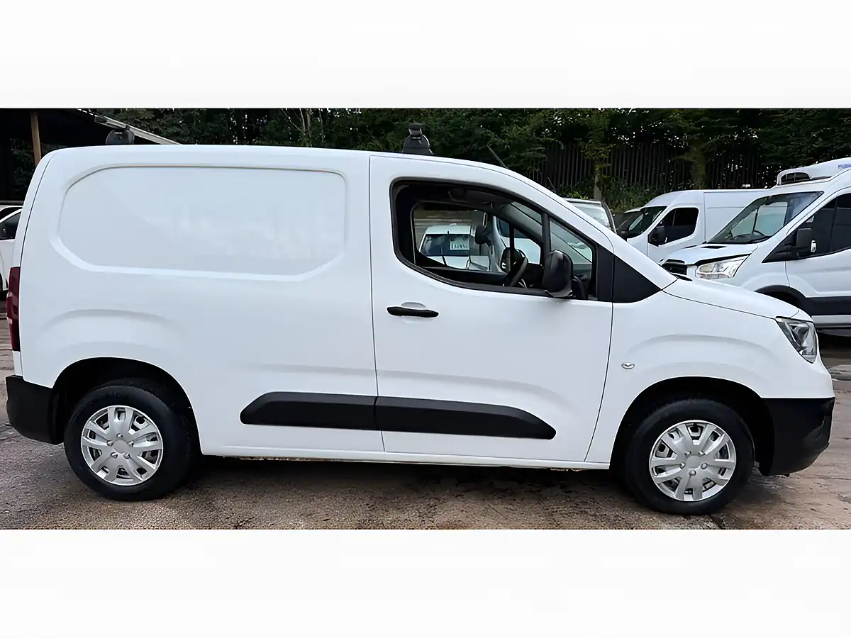 Used 2022 Vauxhall Combo Dynamic White - Interior and Exterior details 6