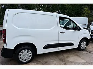 Used 2022 Vauxhall Combo Dynamic White - Interior and Exterior details 8