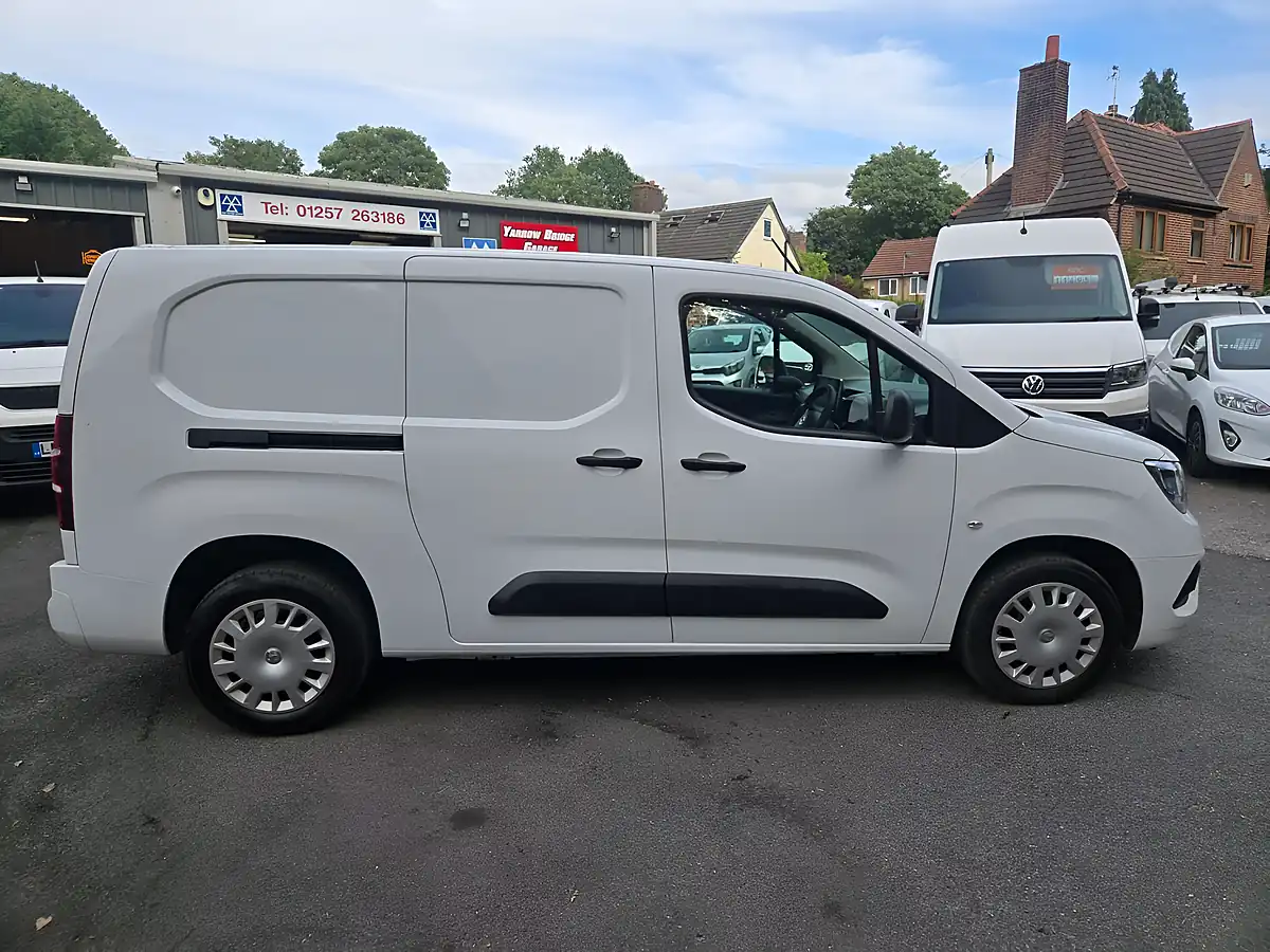 Used 2022 Vauxhall Combo H1 Sportive White - Interior and Exterior details 13