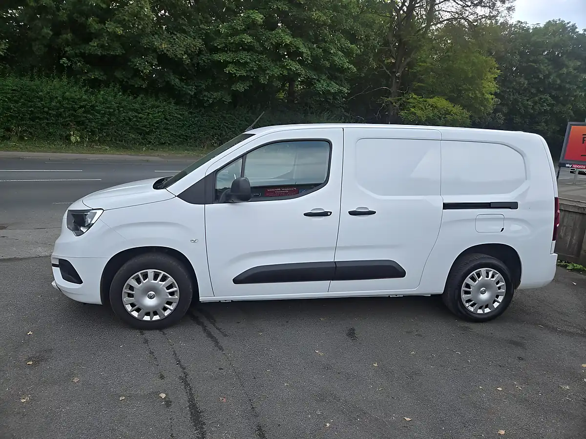 Used 2022 Vauxhall Combo H1 Sportive White - Interior and Exterior details 4