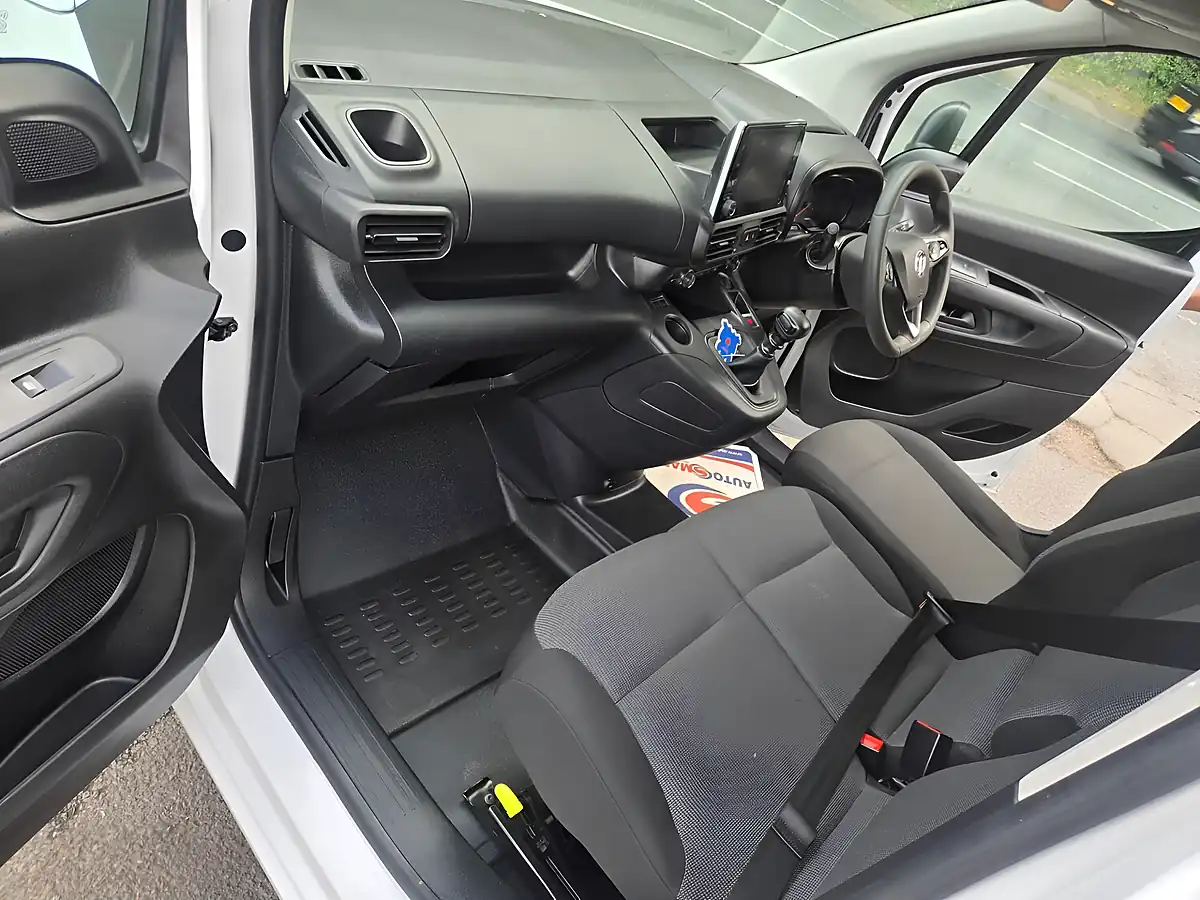 Used 2022 Vauxhall Combo H1 Sportive White - Interior and Exterior details 5