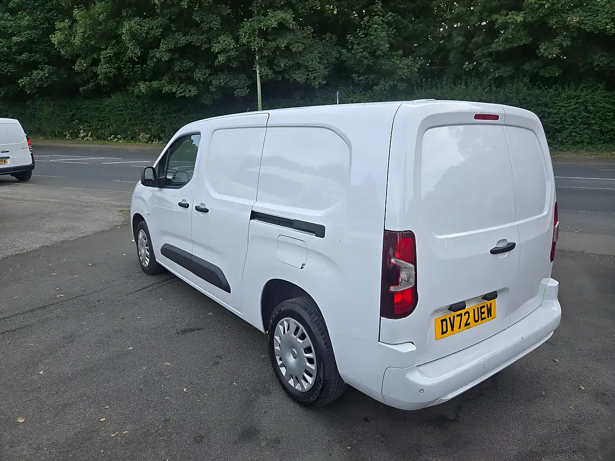 Used 2022 Vauxhall Combo H1 Sportive White - Interior and Exterior details 9