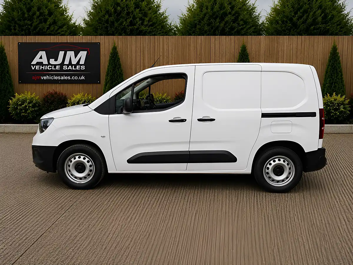 Used 2022 Vauxhall Combo L1H1 2300 Dynamic White - Interior and Exterior details 5
