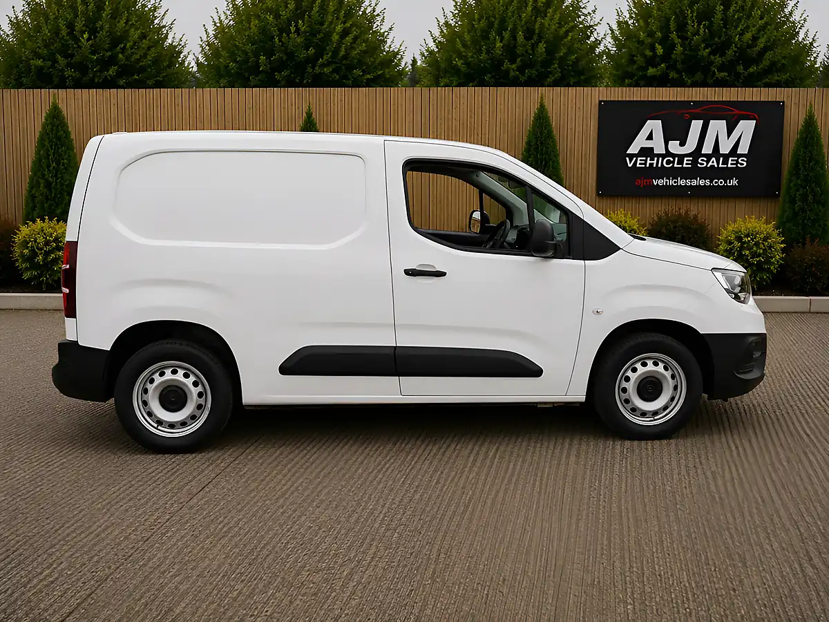 Used 2022 Vauxhall Combo L1H1 2300 Dynamic White - Interior and Exterior details 9