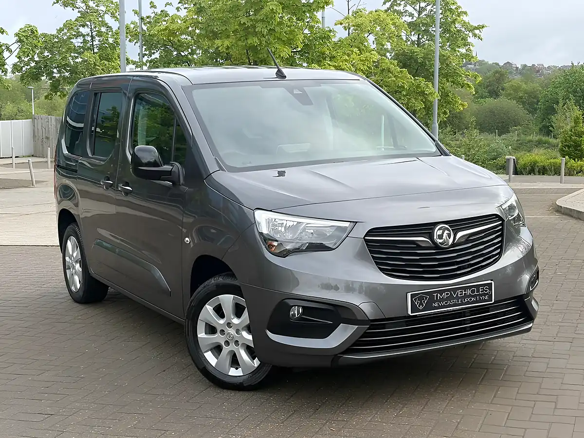 Used 2022 Vauxhall Combo Life Electric Se Grey - Front View