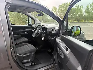 Used 2022 Vauxhall Combo Life Electric Se Grey - Interior and Exterior details 13