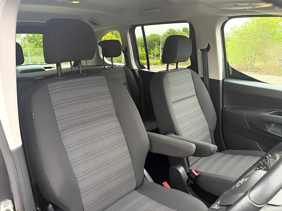 Used 2022 Vauxhall Combo Life Electric Se Grey - Interior and Exterior details 15