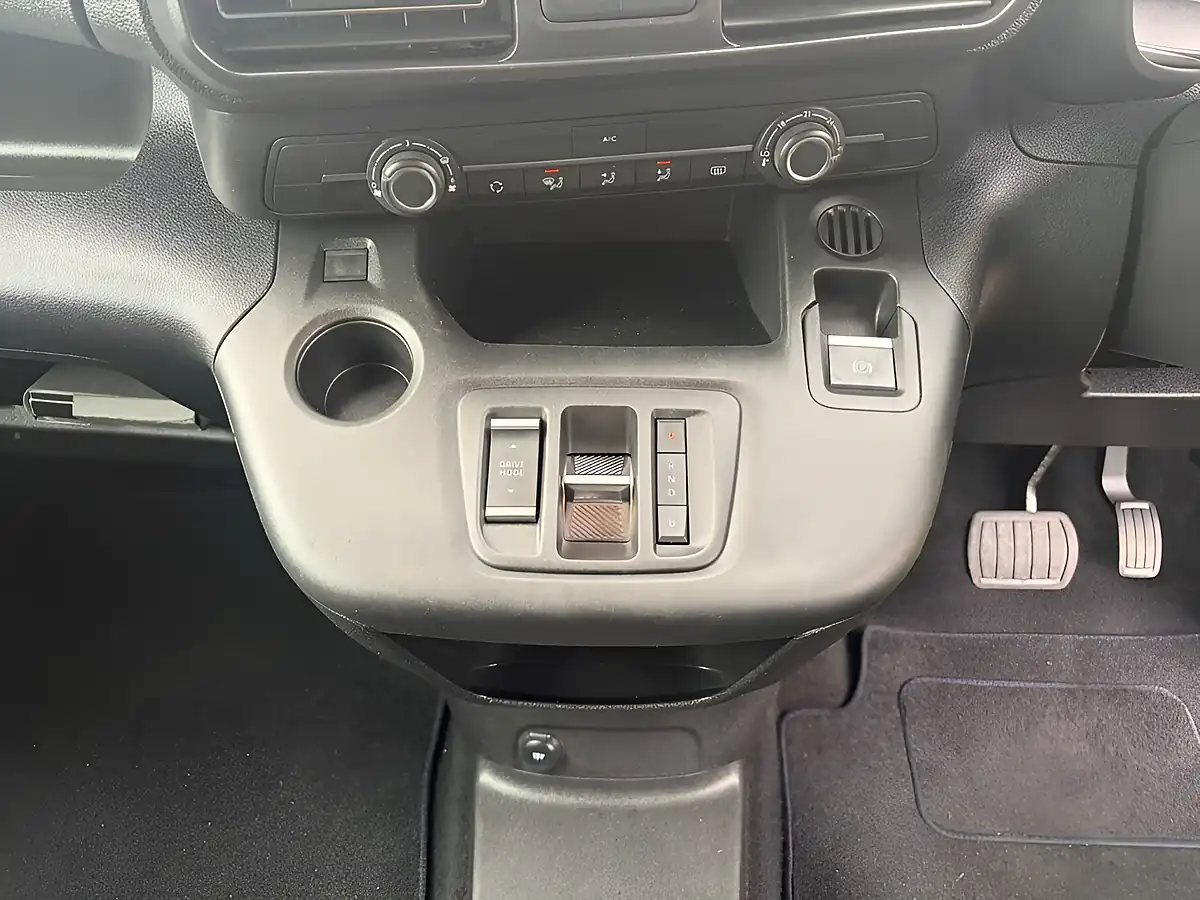 Used 2022 Vauxhall Combo Life Electric Se Grey - Interior and Exterior details 17
