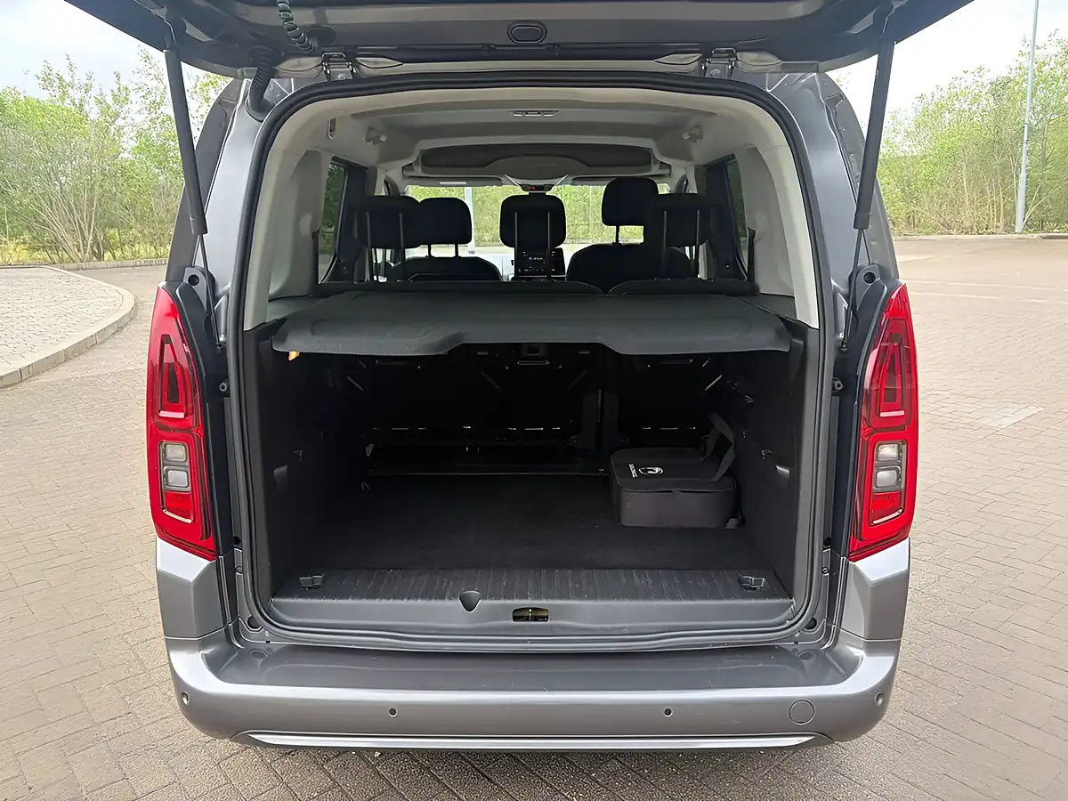 Used 2022 Vauxhall Combo Life Electric Se Grey - Interior and Exterior details 20