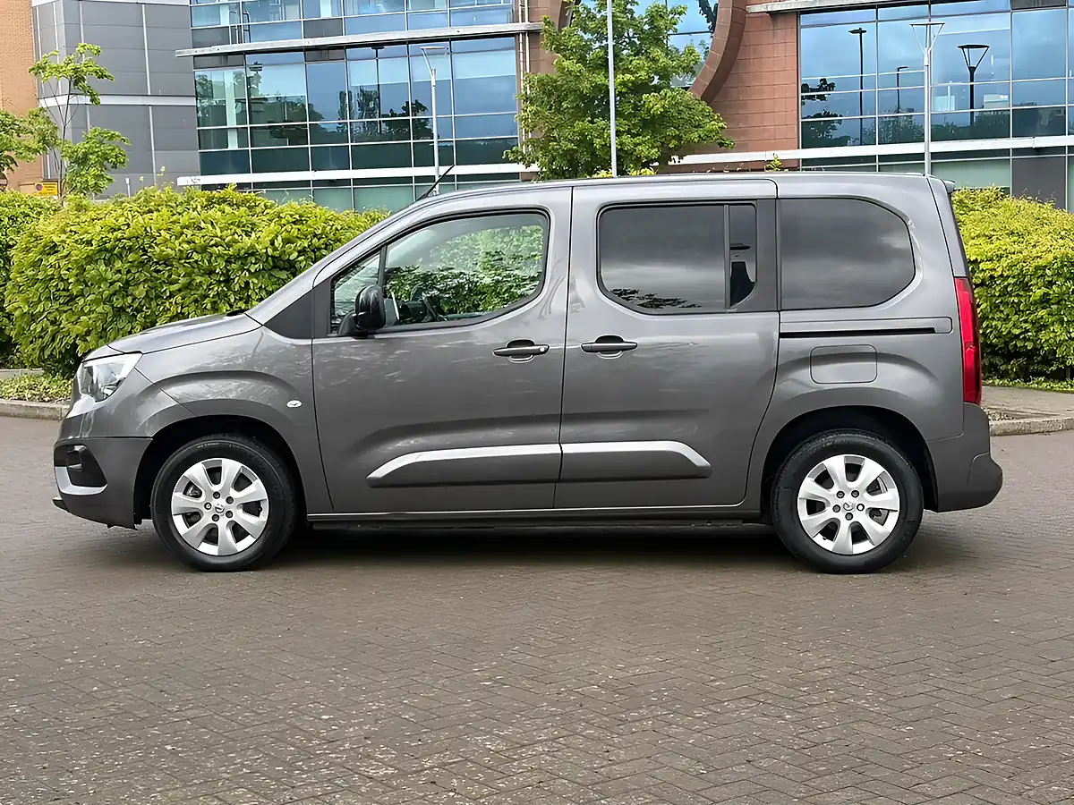 Used 2022 Vauxhall Combo Life Electric Se Grey - Interior and Exterior details 3