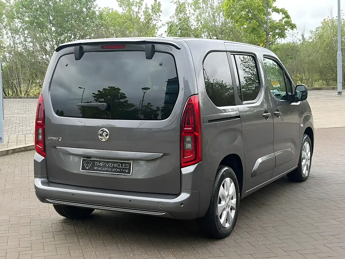 Used 2022 Vauxhall Combo Life Electric Se Grey - Interior and Exterior details 8