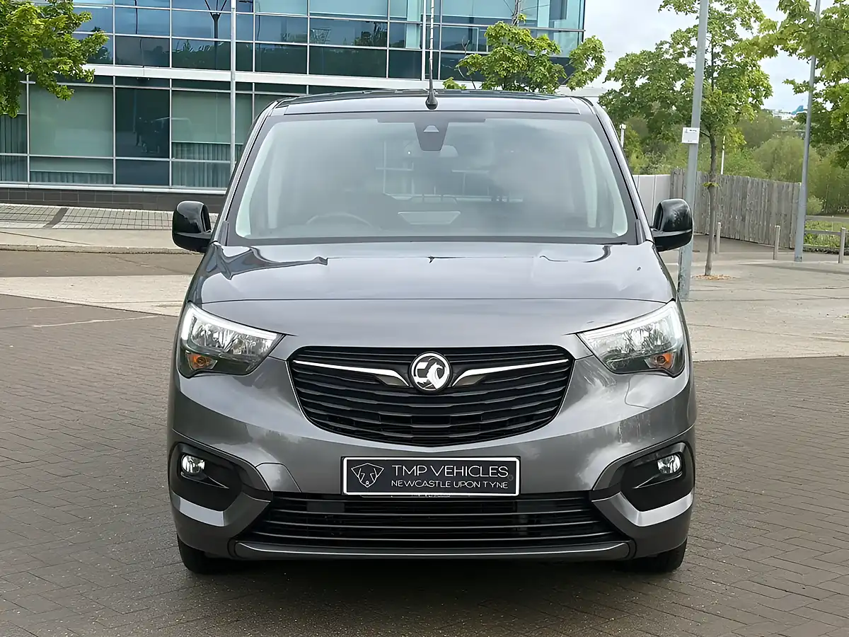 Used 2022 Vauxhall Combo Life Electric Se Grey - Interior and Exterior details 9