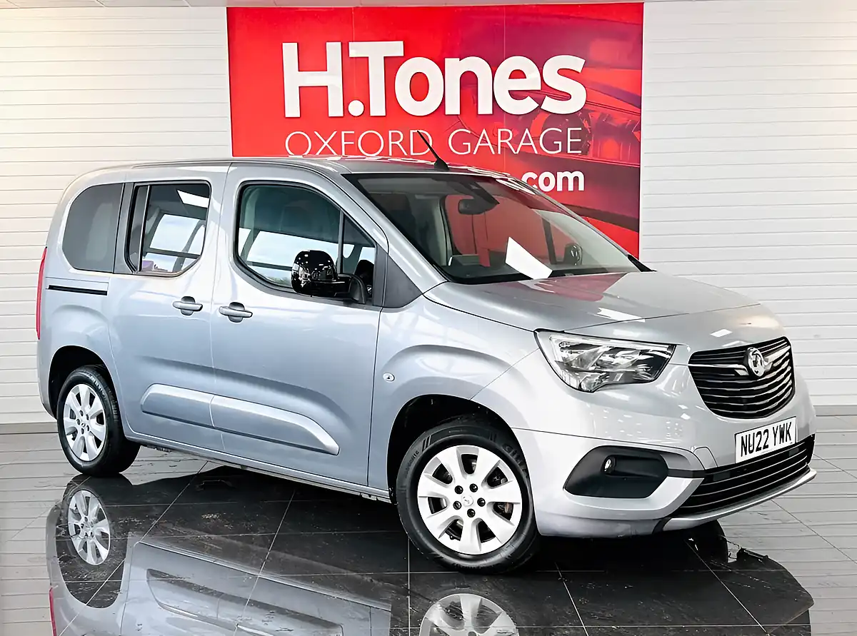 Used 2022 Vauxhall Combo Life Electric Se Grey - Front View