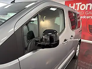 Used 2022 Vauxhall Combo Life Electric Se Grey - Interior and Exterior details 14