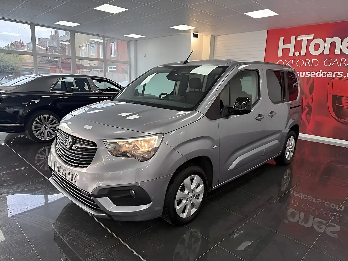 Used 2022 Vauxhall Combo Life Electric Se Grey - Interior and Exterior details 16