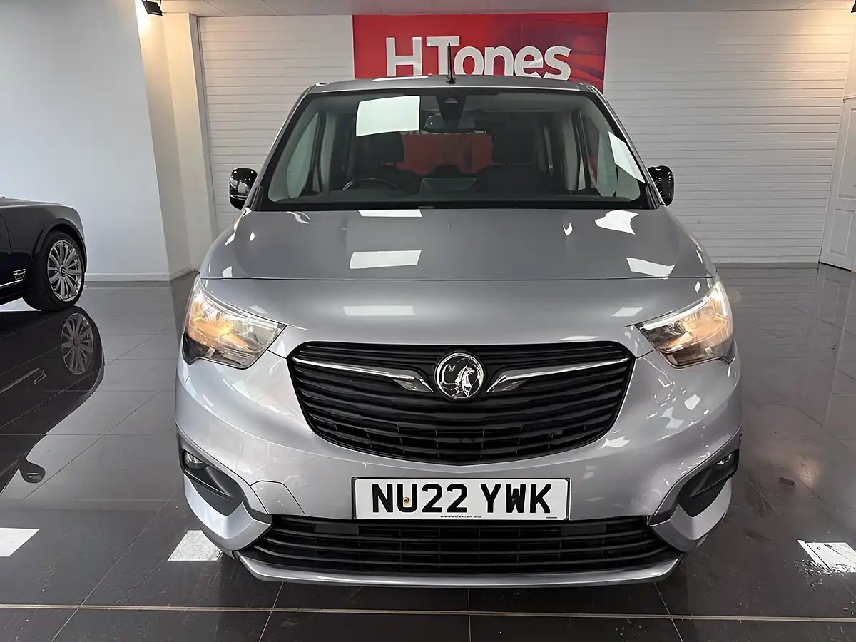 Used 2022 Vauxhall Combo Life Electric Se Grey - Interior and Exterior details 17
