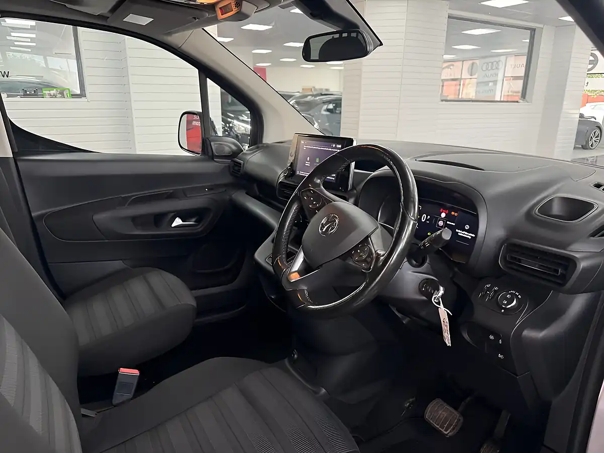 Used 2022 Vauxhall Combo Life Electric Se Grey - Interior and Exterior details 19