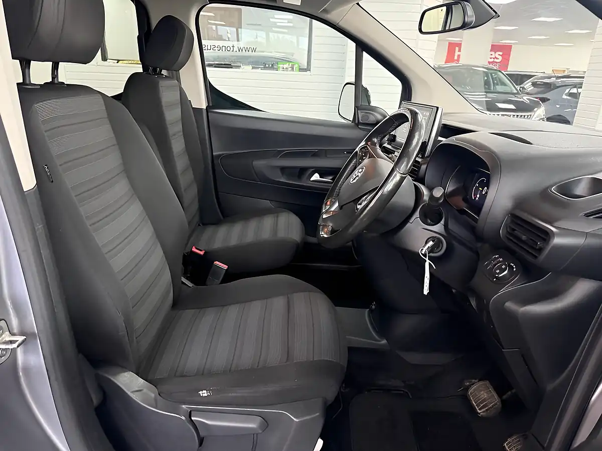 Used 2022 Vauxhall Combo Life Electric Se Grey - Interior and Exterior details 20