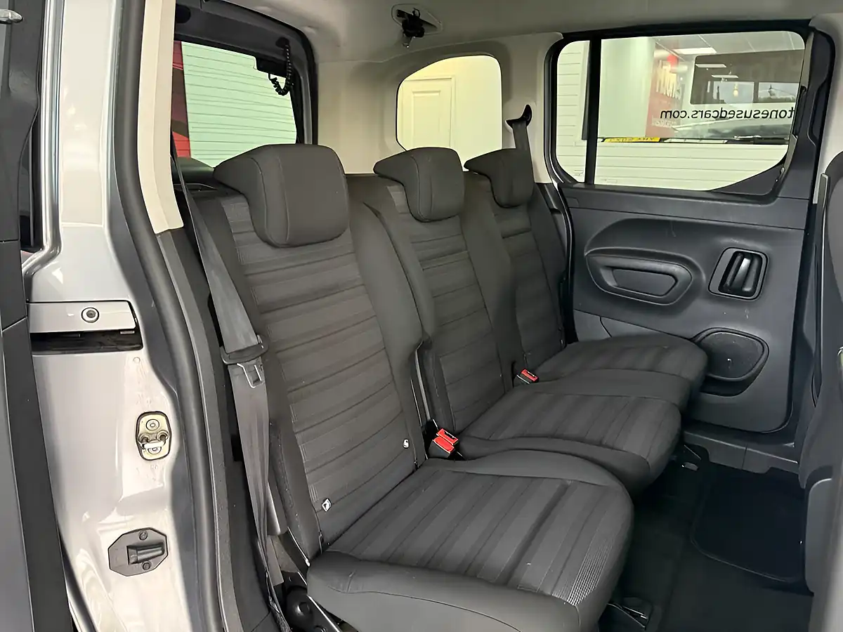 Used 2022 Vauxhall Combo Life Electric Se Grey - Interior and Exterior details 4